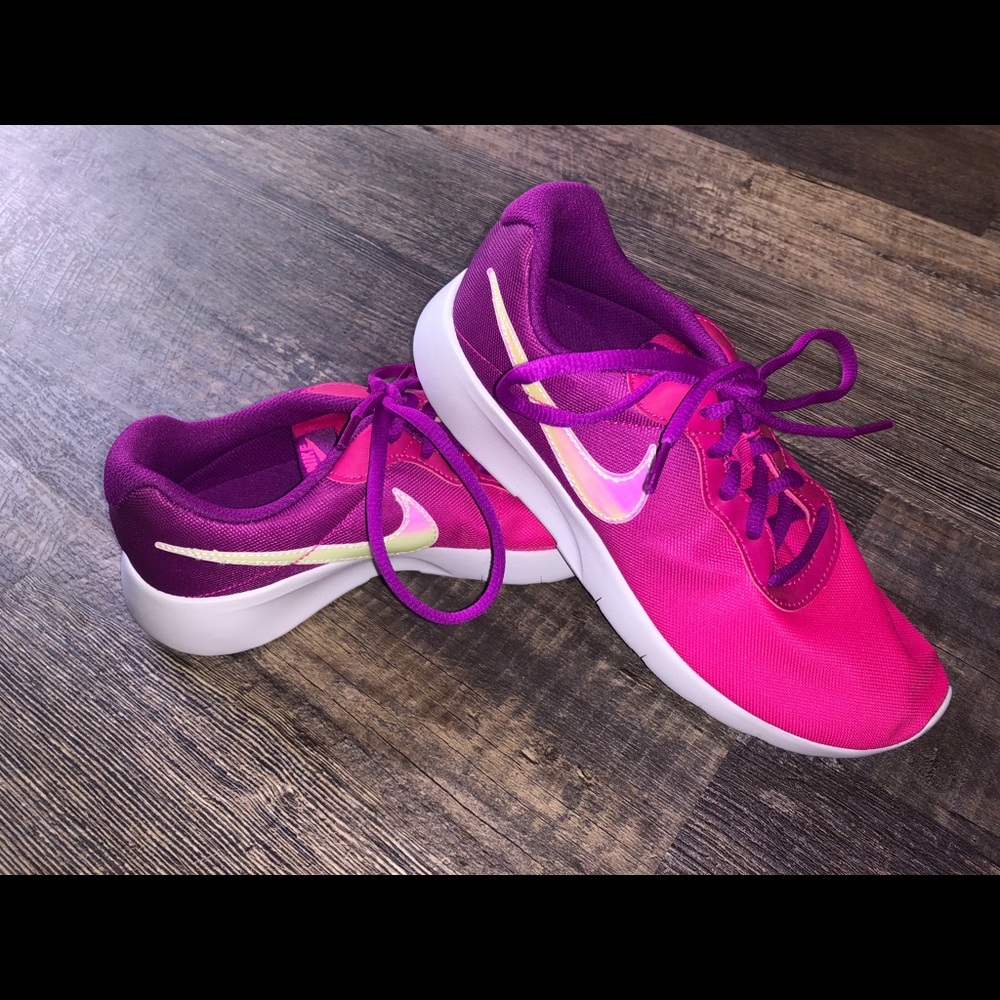 Nike Girls Shoe Hyper Violet Pink Purple Athletic Tennis Kids 5.5 - Never Worn